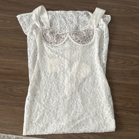 Miss Circle Veronica White Lace Maxi Dress - Picture 2 of 7